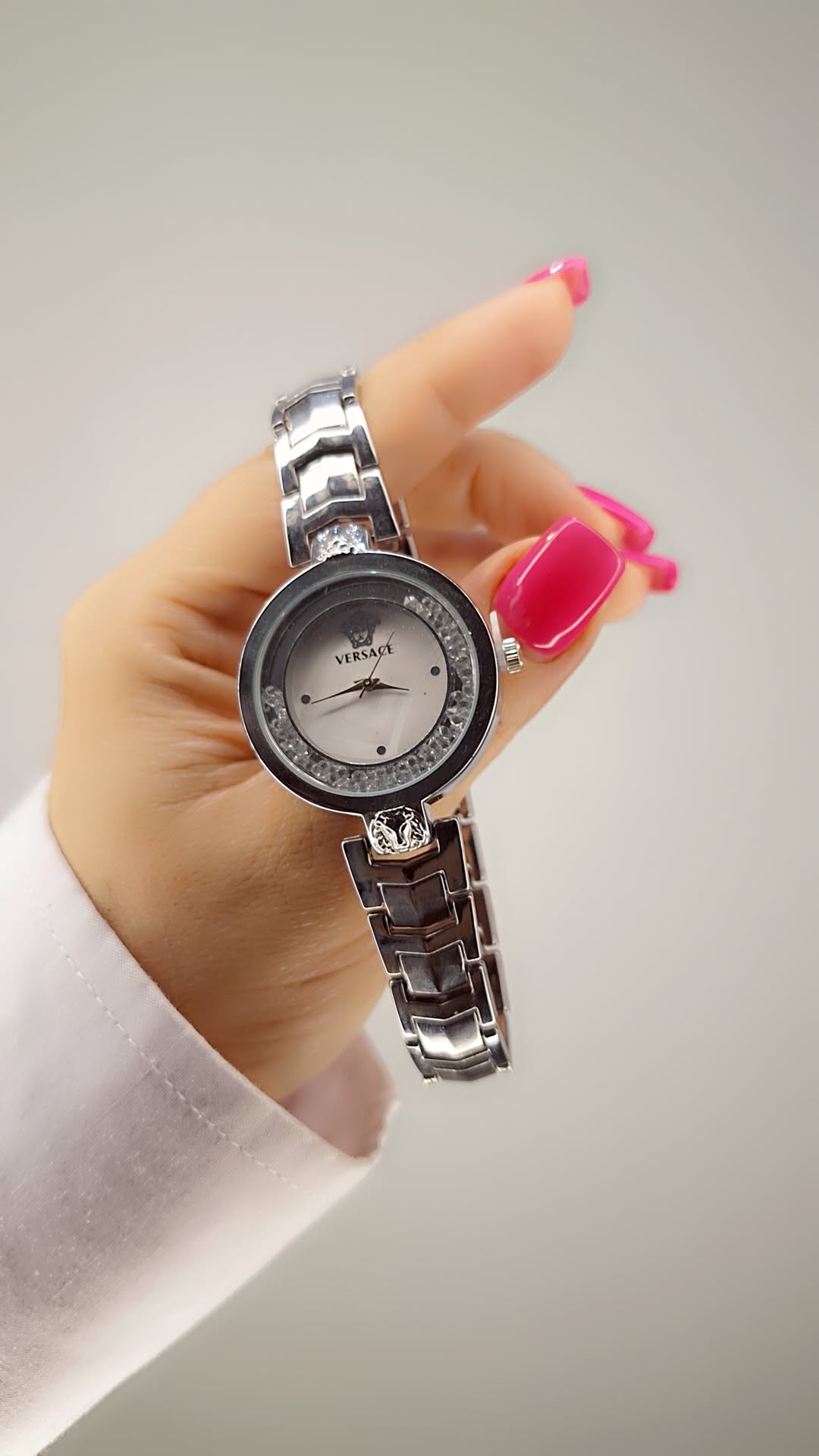 ساعت زنانه ورساچه فلزی طرح استیل موجود در رنگ نقره ای و طلایی