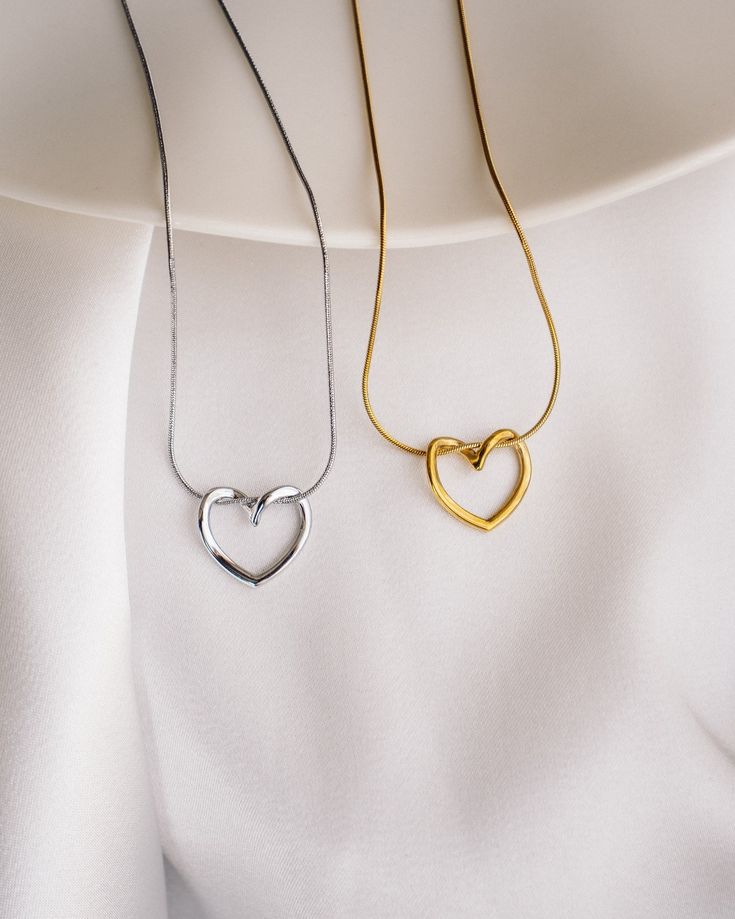 گردنبند قلبی استیل سیلور و گلد | انتخابی خاص برای استایل روزمره و مجلسی