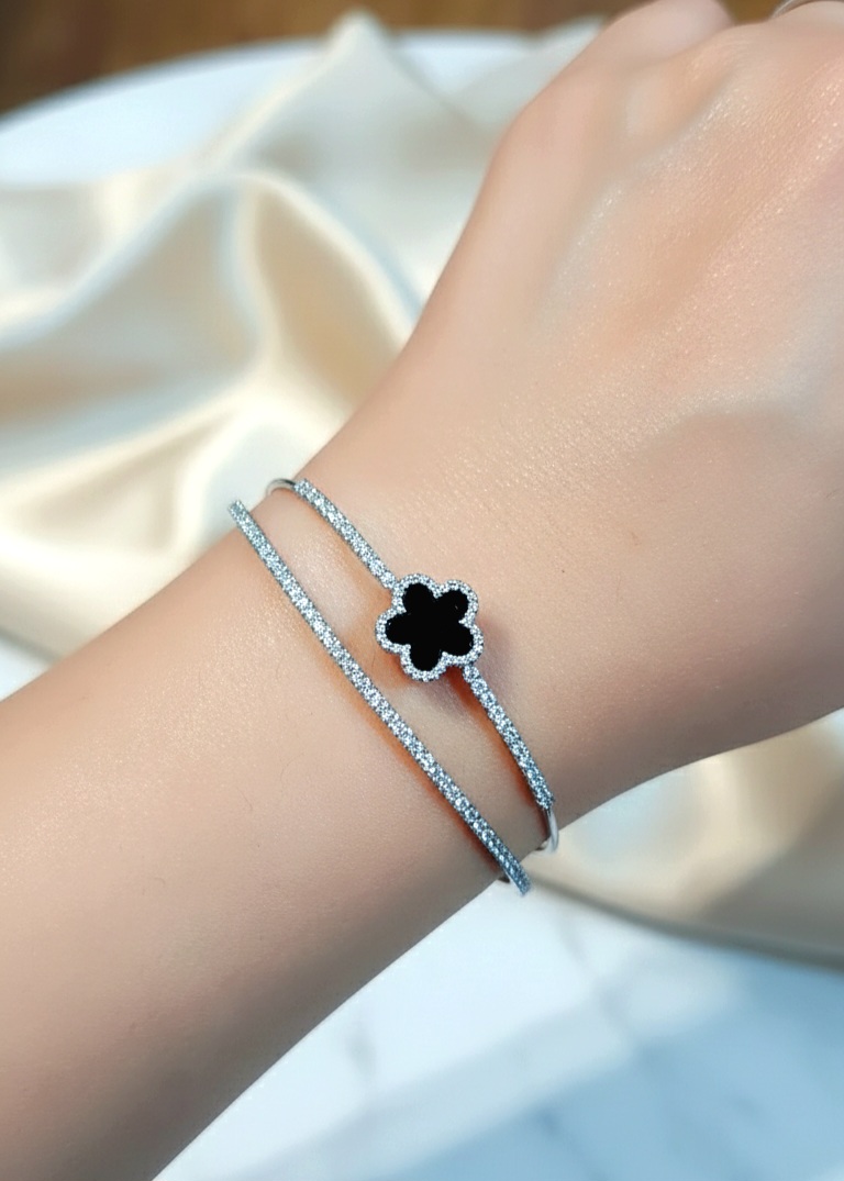 بنگل ونکلیف دولاین نگین‌دار — مناسب مچ‌های ظریف