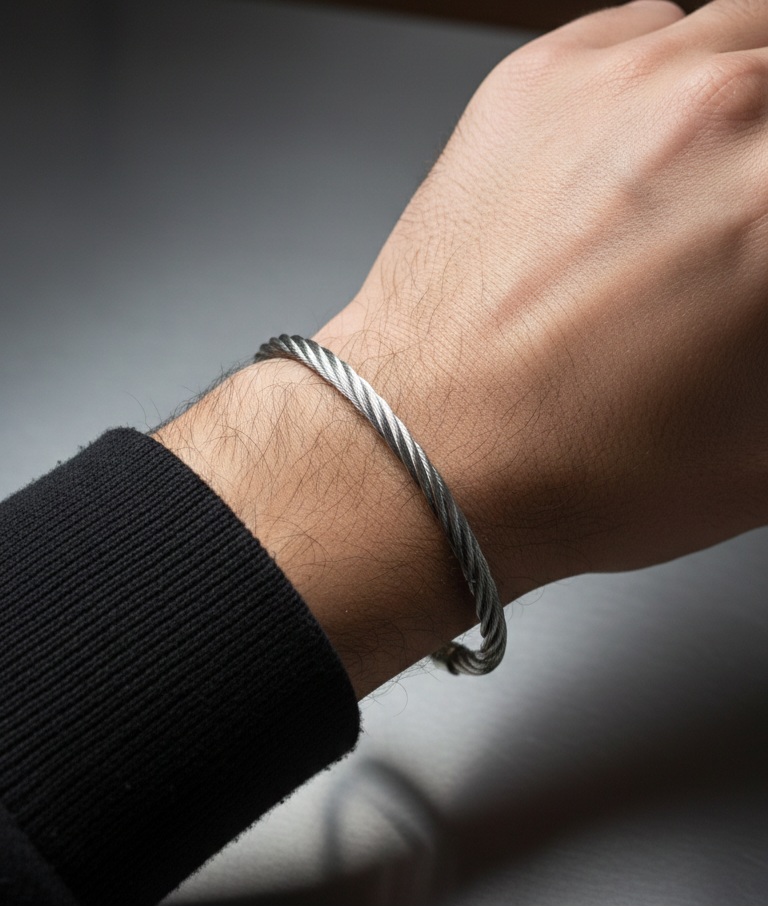 دستبند استیل طرح سیم‌بکسل نقره‌ای با قفل قلابی (طول ۲۰ سانتی‌متر)