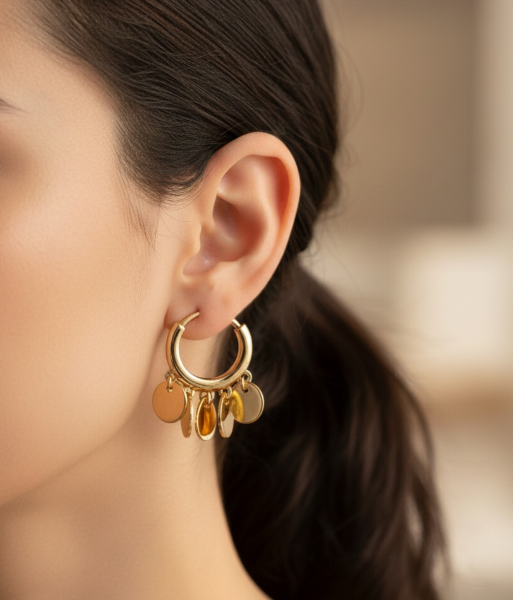 گوشواره پولکی ژوپینگ طلایی براق با قفل حلقه‌ای بازشو