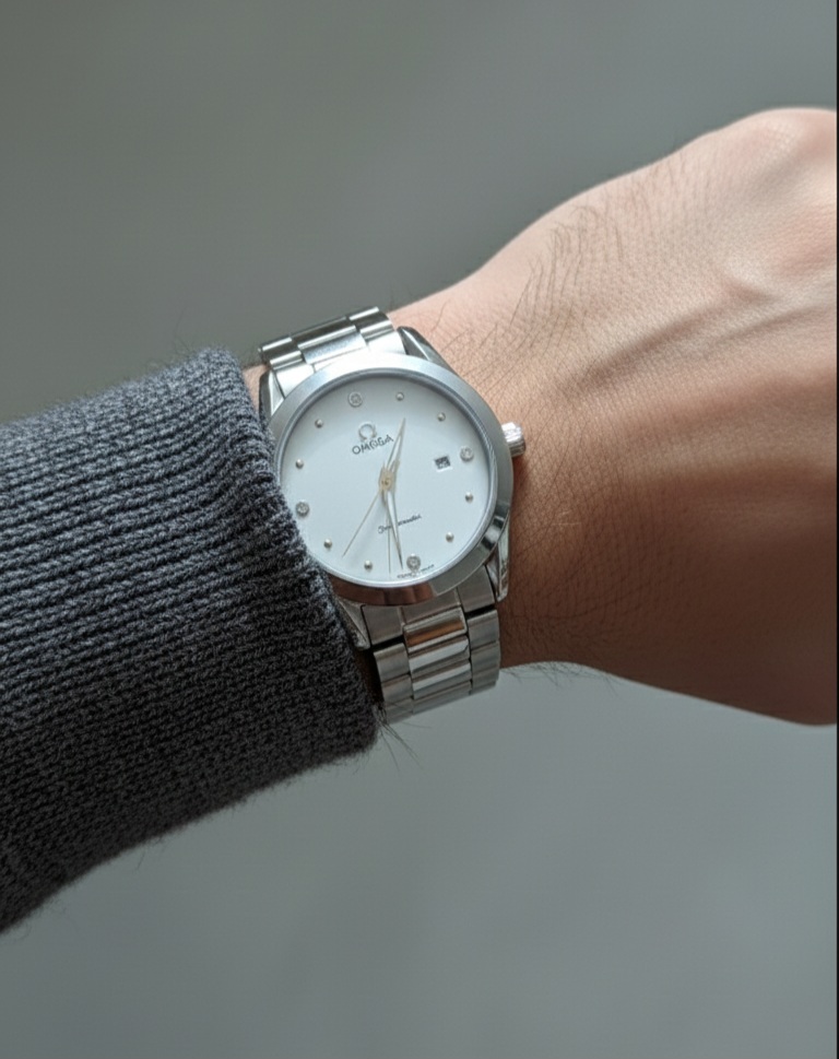 ساعت مردانه امگا با صفحه سفید، بند استیل و نمایش تاریخ