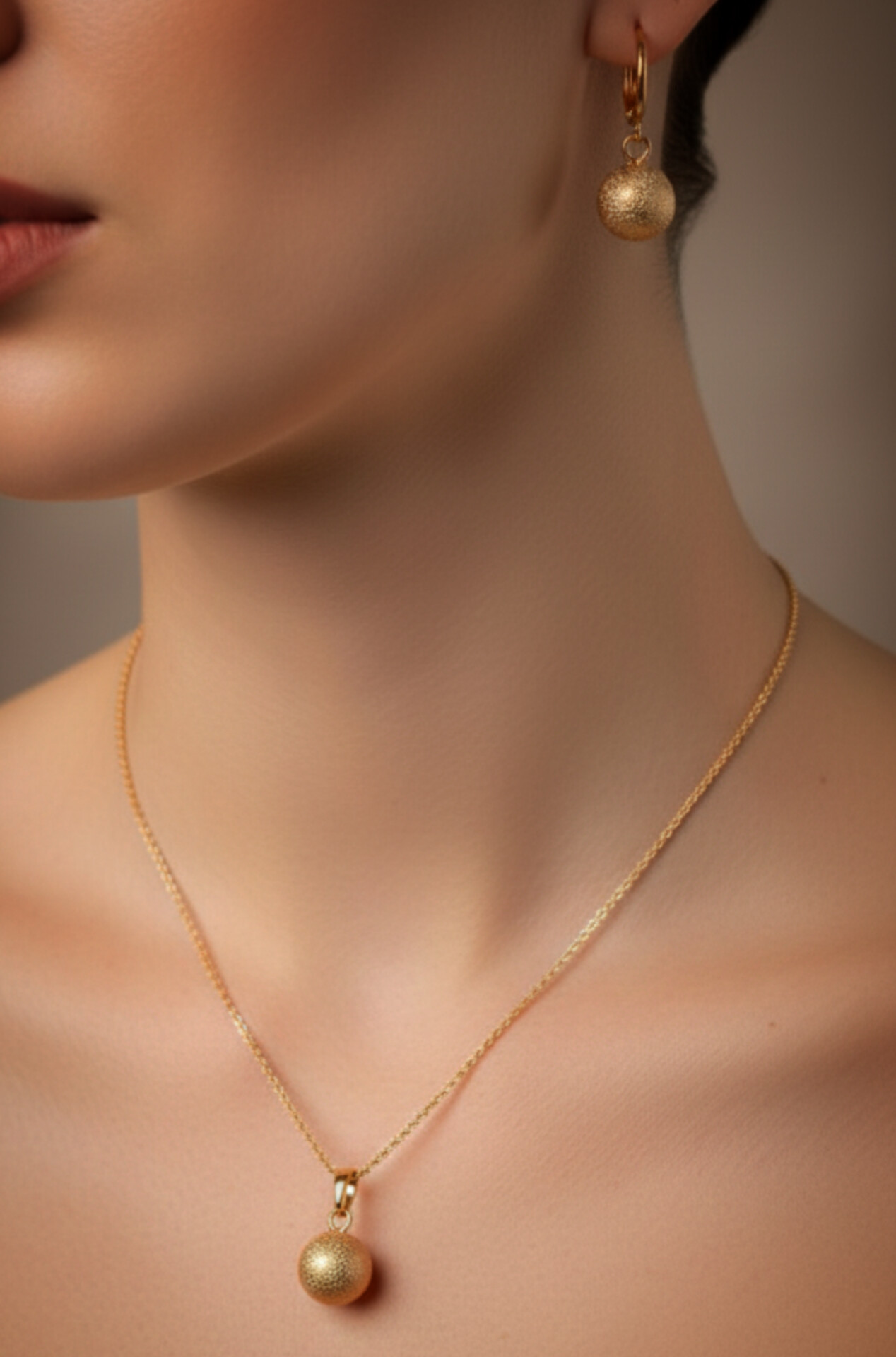 نیم‌ست توپی ژوپینگ طلایی براق | آویز گوی کلاسیک و مینیمال