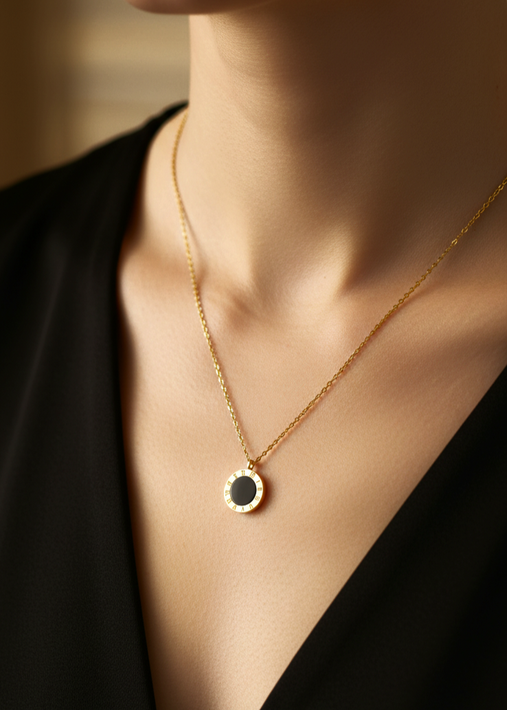 گردنبند زنانه با پلاک بولگاری دو رو سفید و مشکی