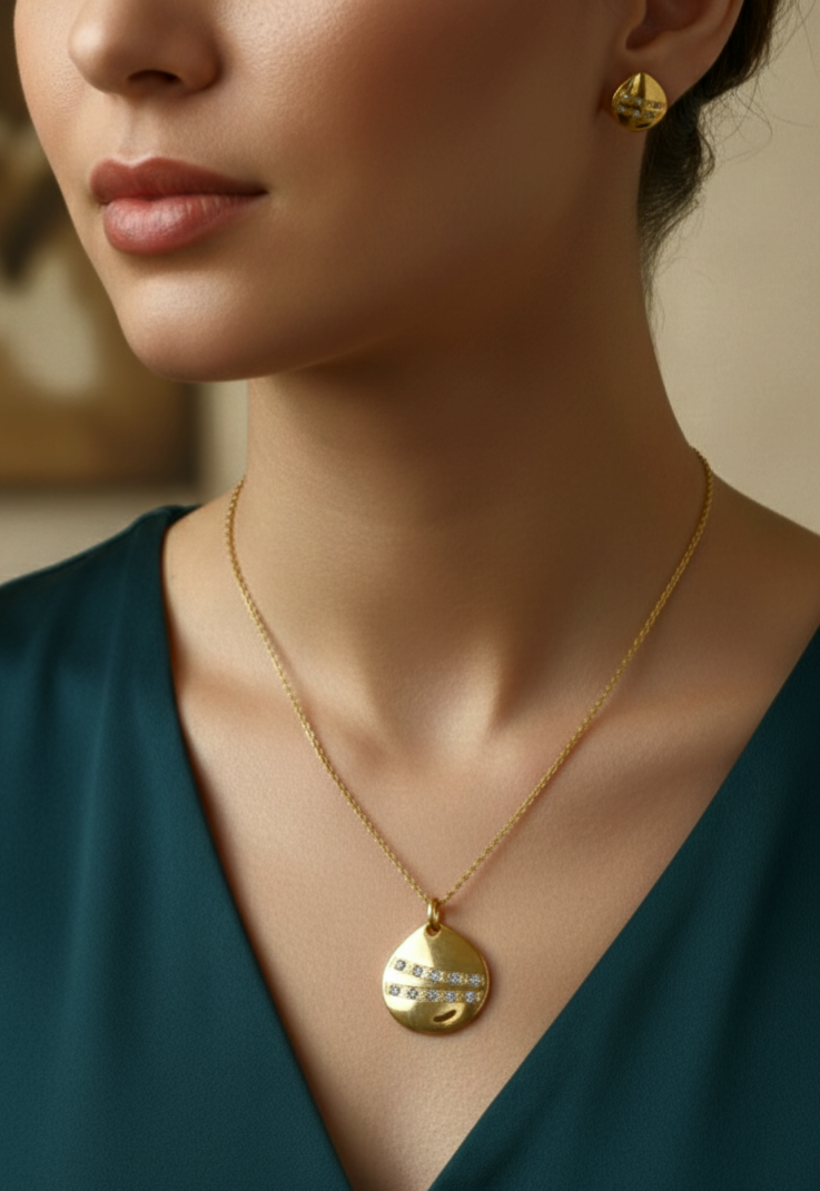 نیم ست استیل طلایی نگین‌دار با زنجیر بلند